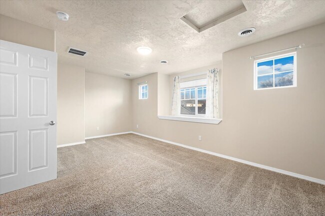 Building Photo - 3685 S Creekwood Way