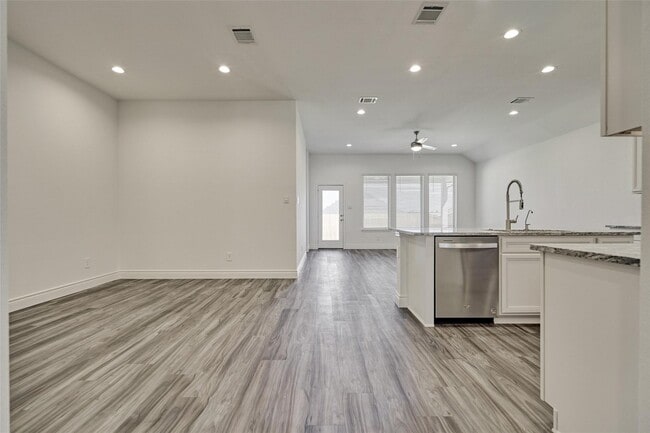 Building Photo - 981 Youth Water Rd