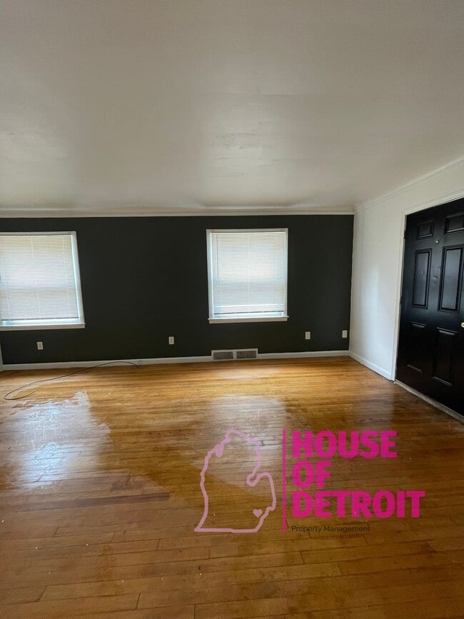 Building Photo - Summer Special~ 3 BEDROOM | 1 BATH | FREE ...
