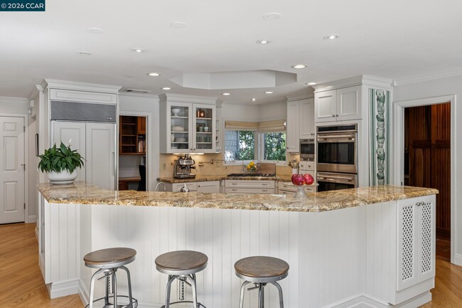 Building Photo - 783 Los Palos Manor