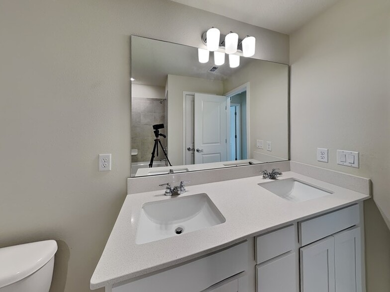 Building Photo - 4079 Feather Tree Dr