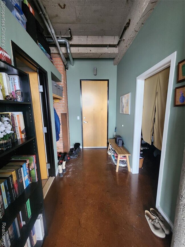 Building Photo - 55 W Canfield St