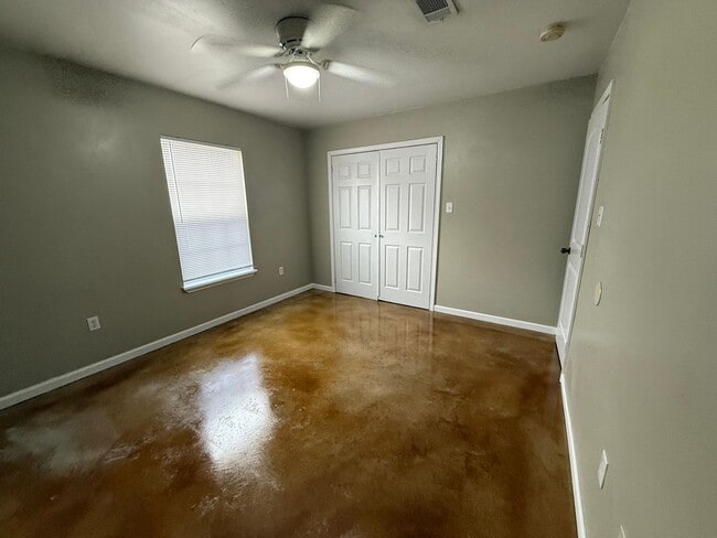 Building Photo - 45129 Durbin Rd