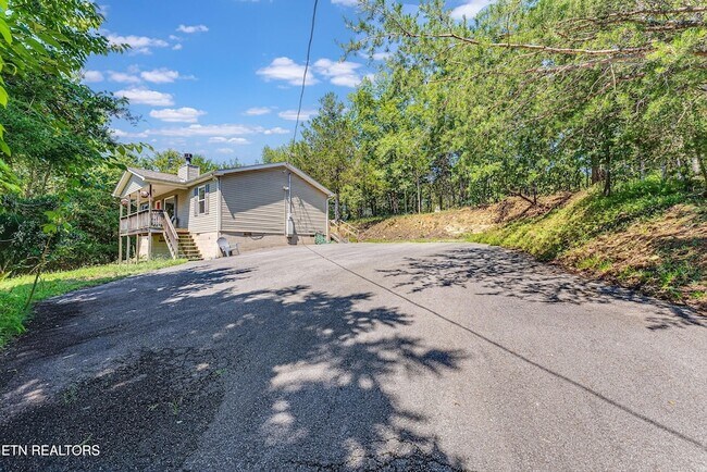 Building Photo - 1720 Moon Ct