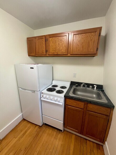 Building Photo - 9 Moore St