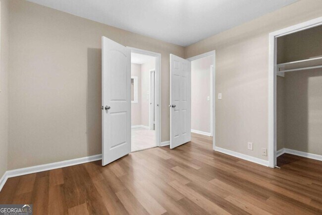 Building Photo - 2953 Meadowview Dr SE