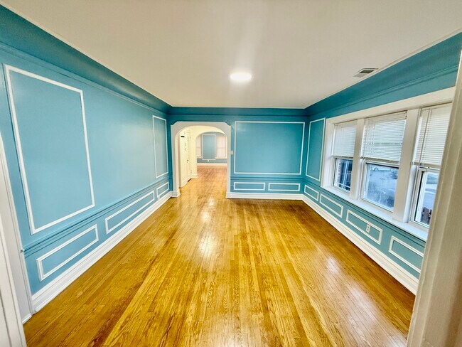 Building Photo - 6014 N Francisco Ave