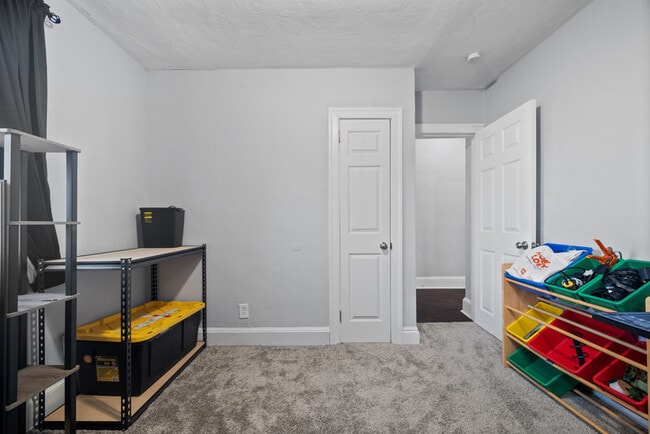 Building Photo - 3221 Locust Ave