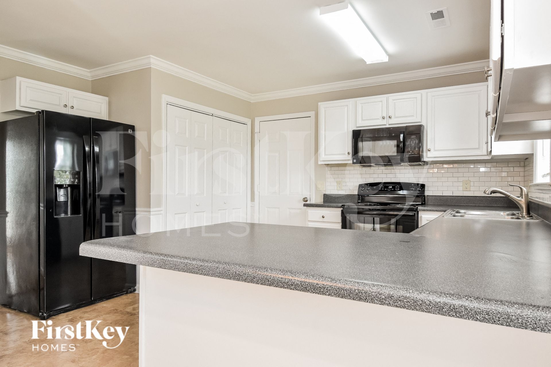 Building Photo - 6033 Old Plank Rd