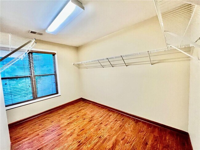 Building Photo - 2066 Peach Shoals Cir