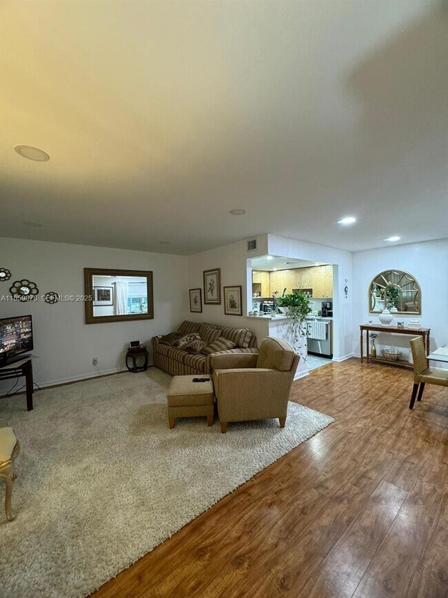 Building Photo - 303 Burgundy G