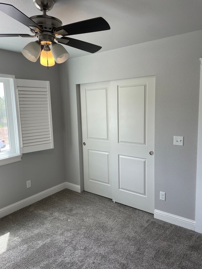 Building Photo - Entertainers delight, 3bdrm 2.5 bath home ...