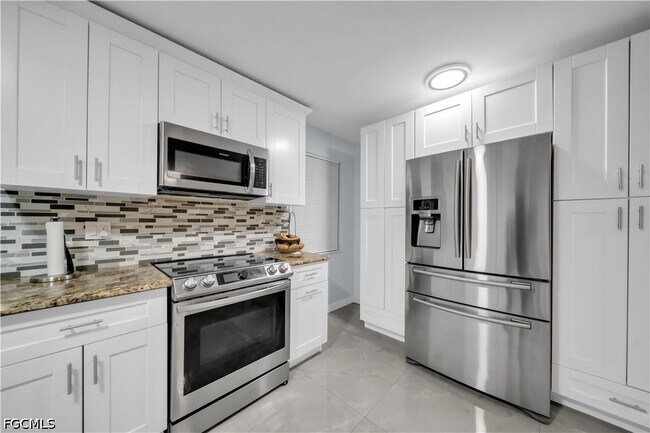 Building Photo - 77 Glenmont Dr W