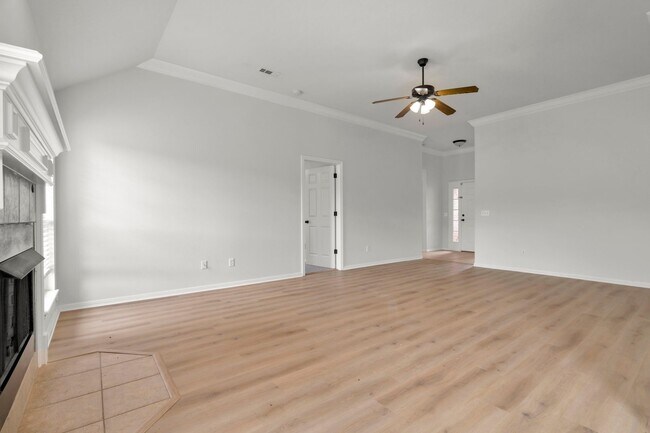Building Photo - Fresh 3 Bed 2 Bath home in great location!