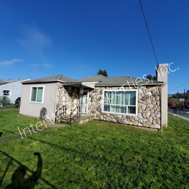Building Photo - *RENT PROMO* 3+bd 1.5 ba Single Level West...