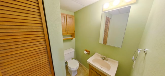 Building Photo - 3D Tour Available - 3 Blocks to KSU Campus & 5 Blocks to Aggieville + Washer & Dryer Included! Av...
