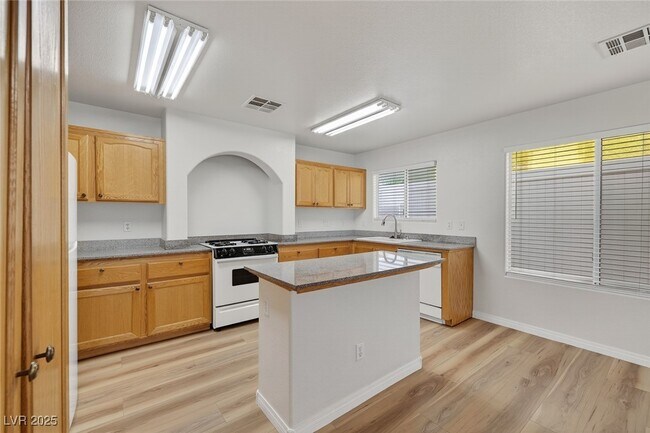 Building Photo - 7281 Larix Rd