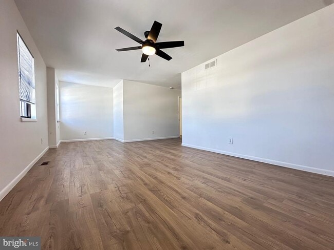 Building Photo - 2 W High Ridge Rd