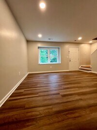 Building Photo - Fully Remodeled 2 Bedroom, 1.5 Bath Home