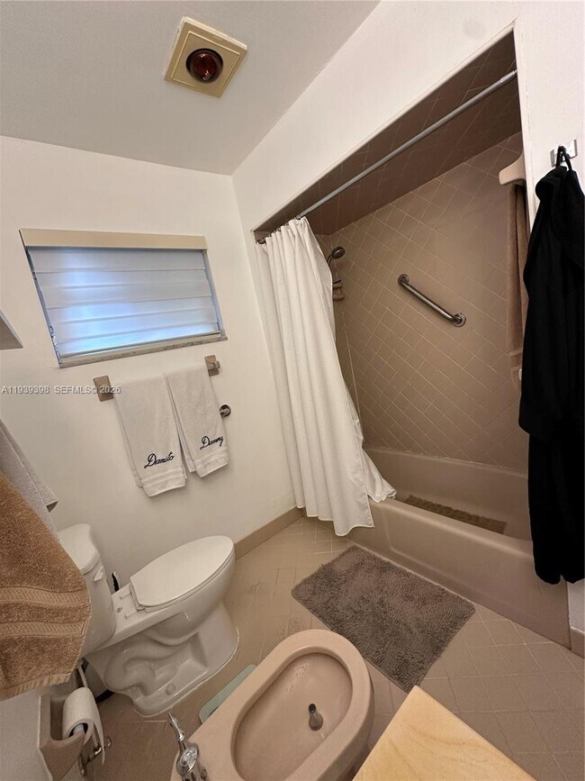 Building Photo - 120 Pocatella St