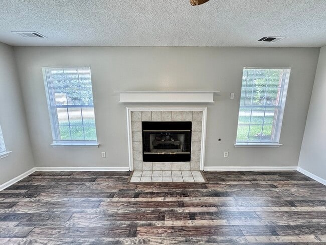Building Photo - 140 Pinewood Dr