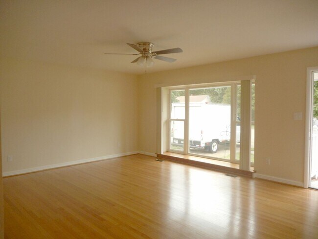 Building Photo - 120 Latham Dr