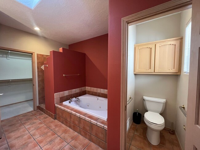 Building Photo - Southwestern 3 Bedroom 2 Bathroom Home In ...