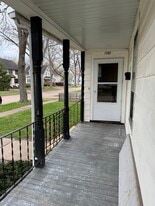 Building Photo - 1003 N Division St