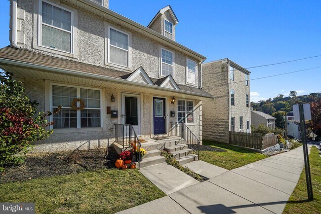 Building Photo - 24 Merion Ave