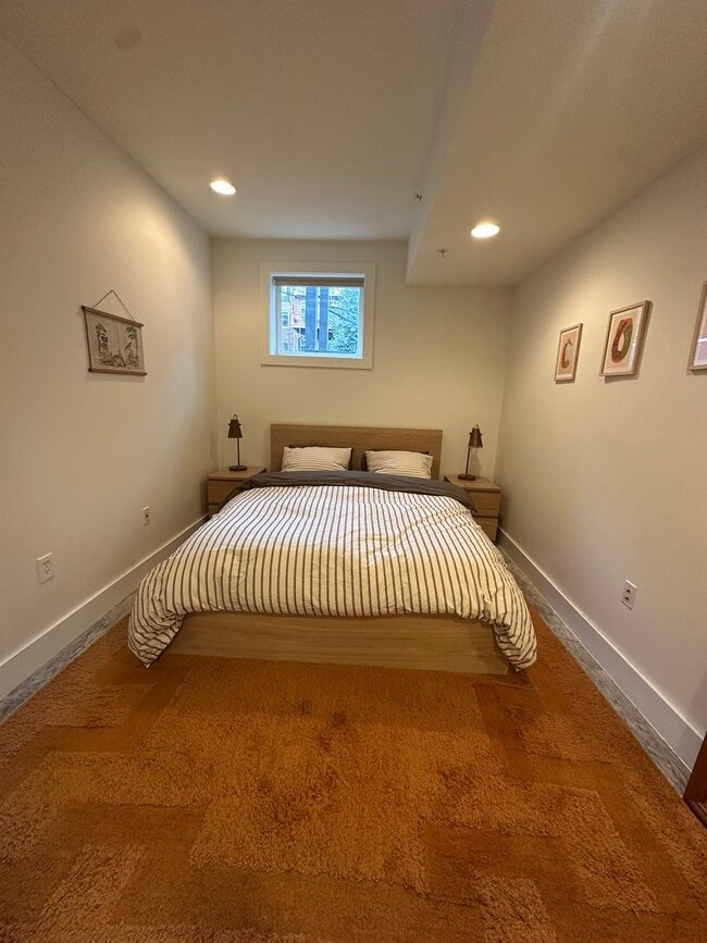 Building Photo - 1 Bedroom, 2 Bath Condo