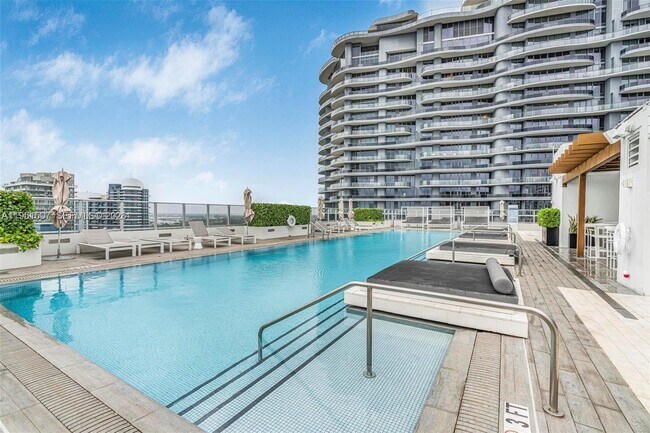 Building Photo - 1010 Brickell Ave