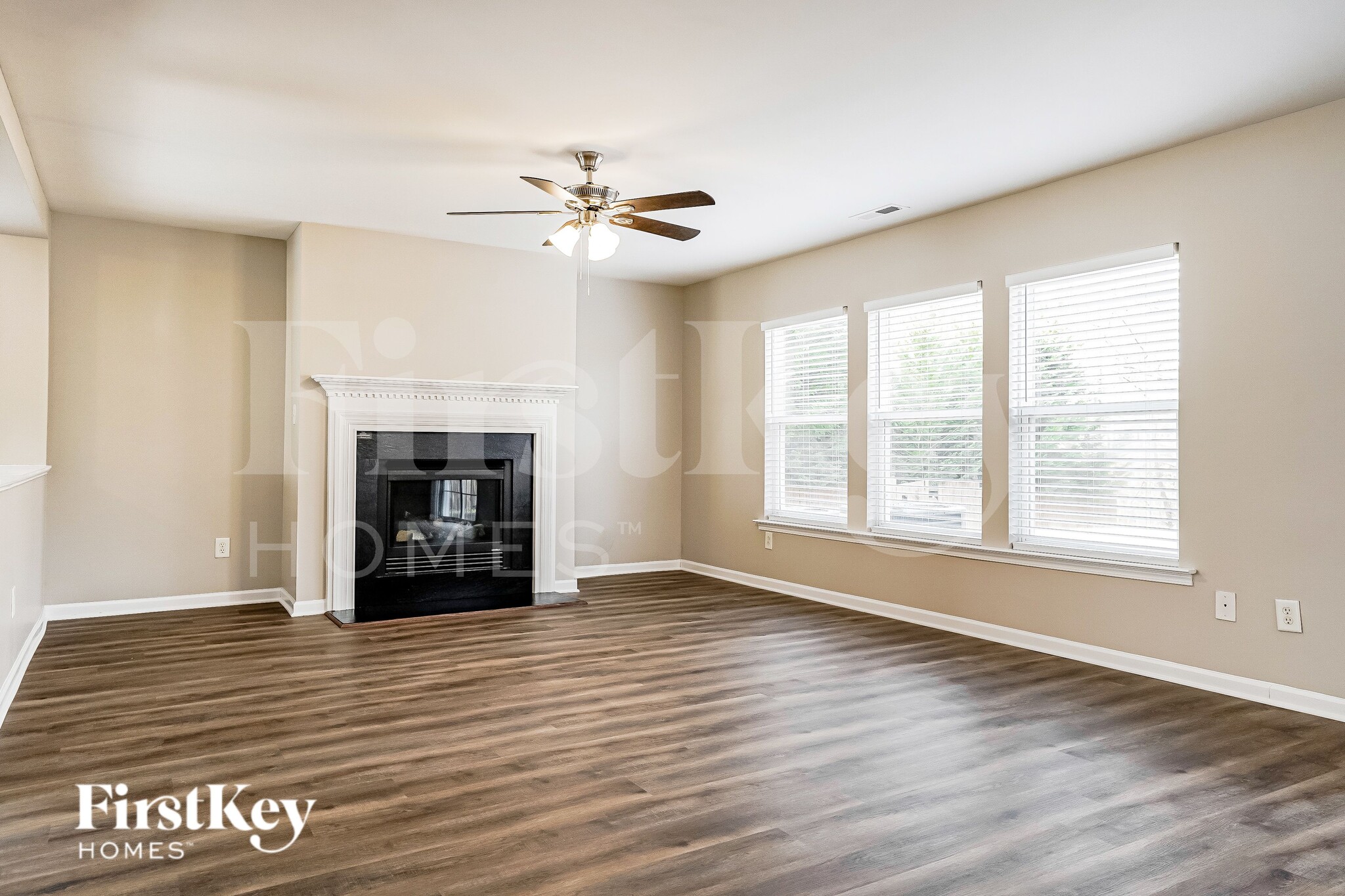 Building Photo - 204 Hillview Dr