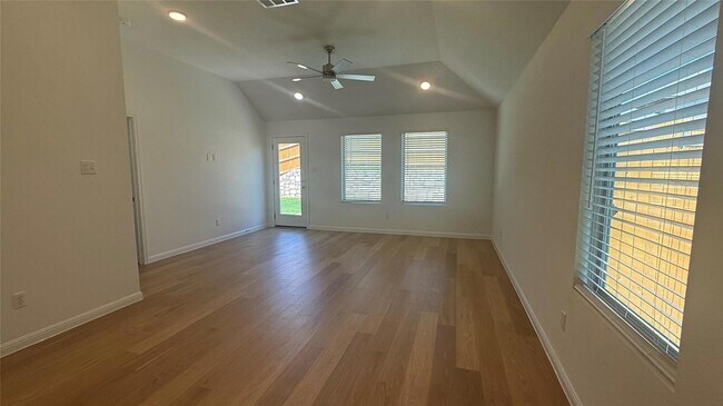 Building Photo - 176 Hornet St