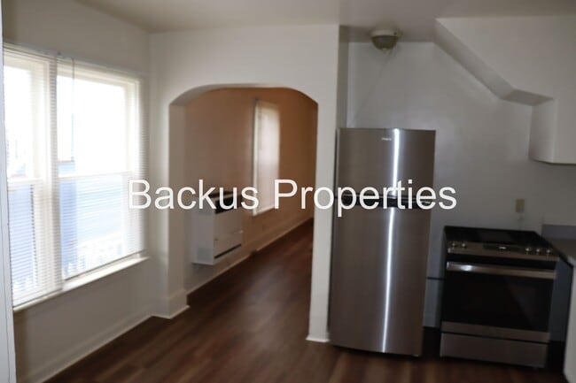 Building Photo - 210 Cypress Ave