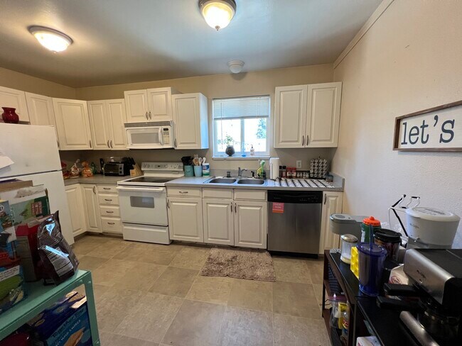 Building Photo - 1411 26th St