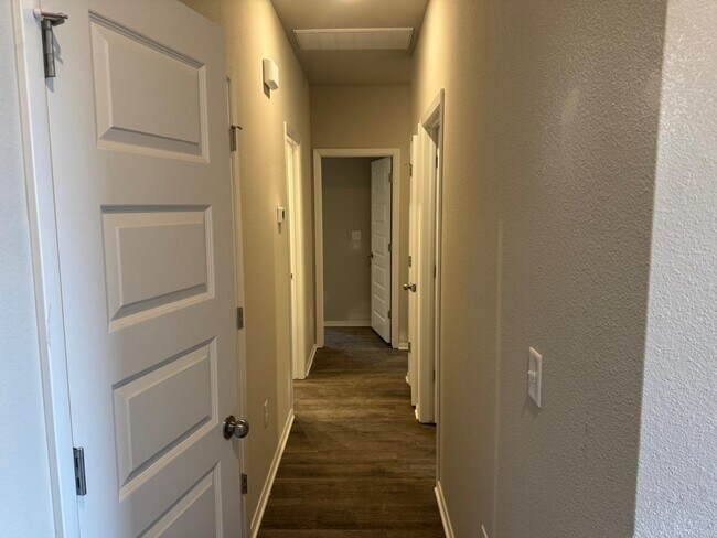 Building Photo - 6509 NW Vandergriff St