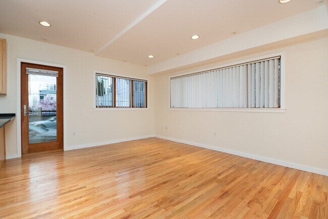 Building Photo - 224 Hurley St