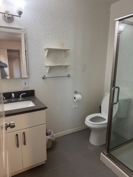 Building Photo - 914 McCreery Ave