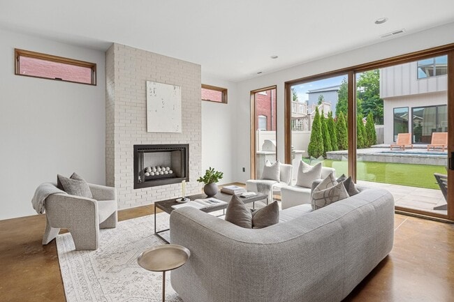 Building Photo - 1603 5th Ave N