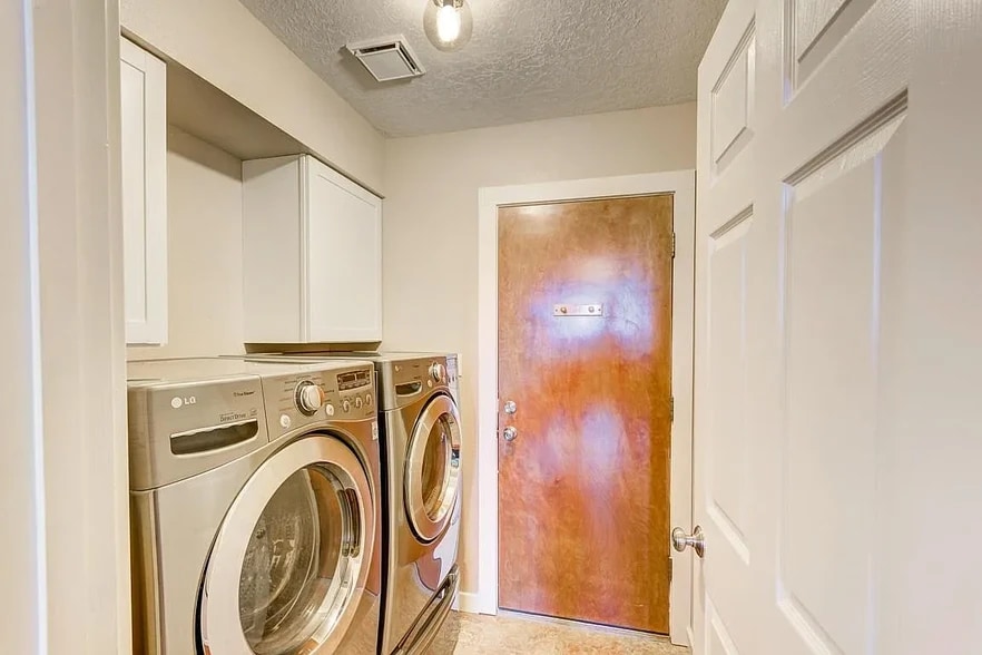 Building Photo - 9216 Saguaro St NW