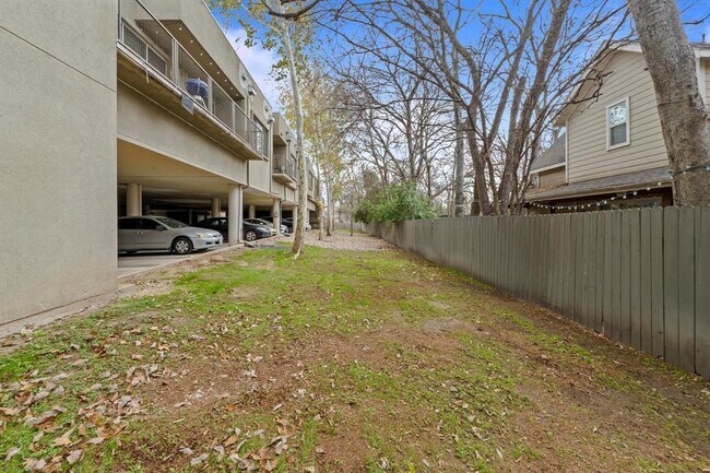 Building Photo - 503 Swanee Dr