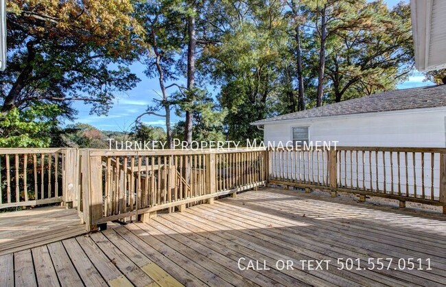 Building Photo - 2511 Montreal Dr