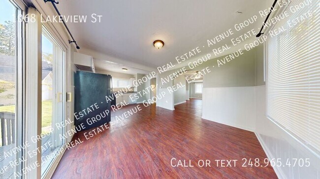 Building Photo - 1068 Lakeview St