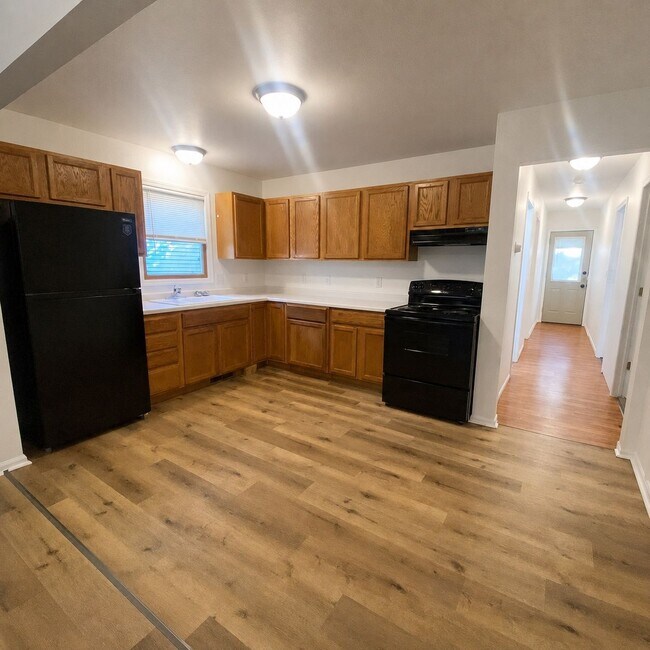 Building Photo - 1112 S 63rd St