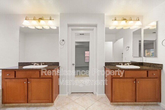 Building Photo - 288 W Fauna Ave