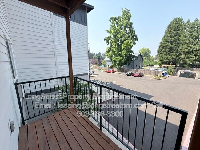 Building Photo - 433 Chemawa Rd N
