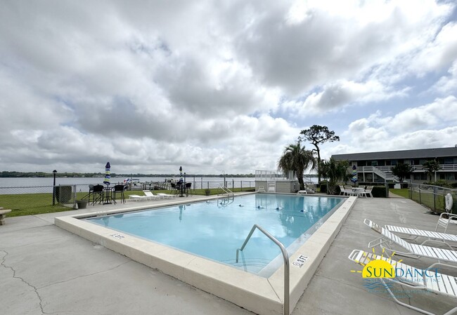 Building Photo - Renovated Waterfront Condo in Fort Walton ...