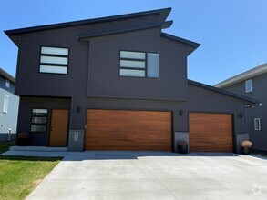 Building Photo - 4-bedroom, 3-bathroom South Fargo Single-F...