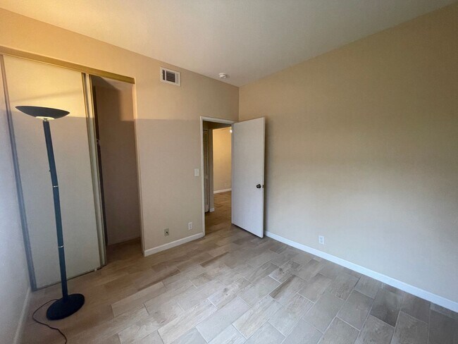 Building Photo - Adorable 2bdrm/2ba in Rancho Santa Margarita