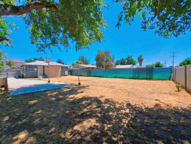 Building Photo - 2-bedroom Single Family Home with Solar!